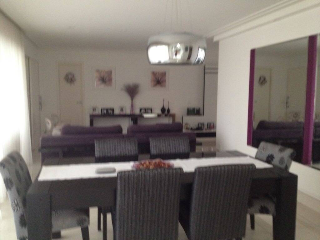 Apartamento à venda com 3 quartos, 196m² - Foto 2