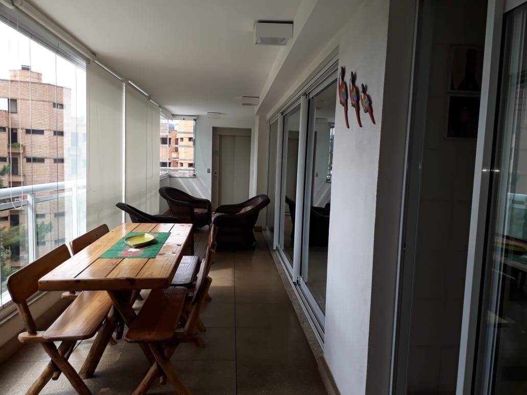 Apartamento à venda com 3 quartos, 196m² - Foto 1