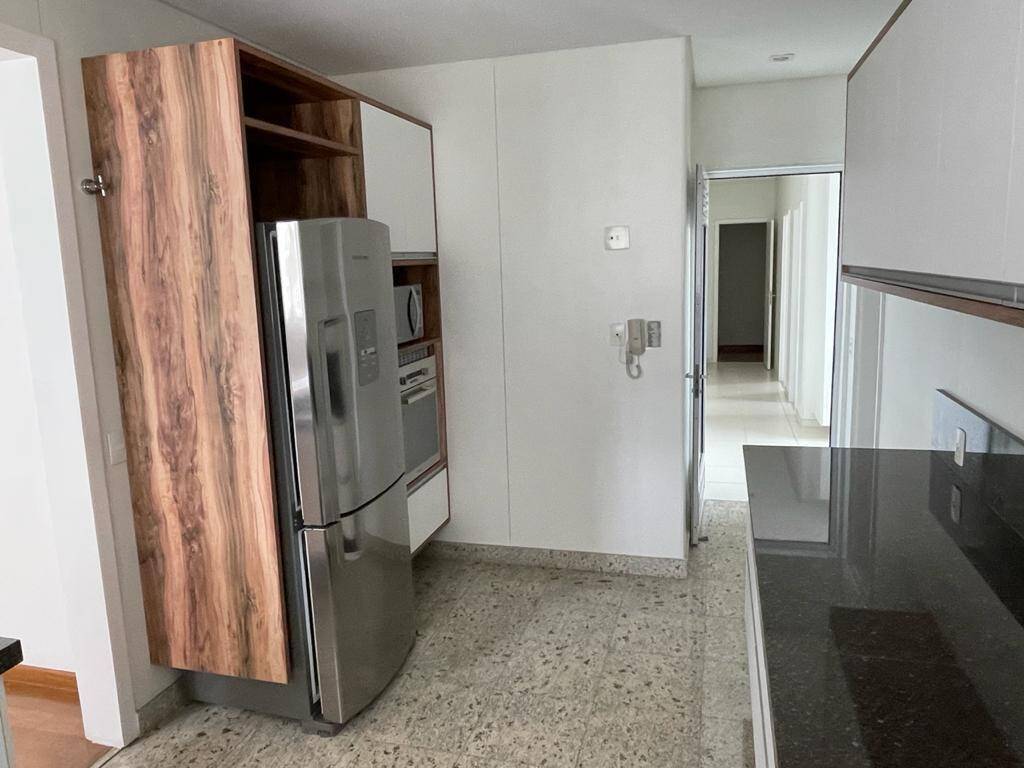 Apartamento para alugar com 4 quartos, 322m² - Foto 8