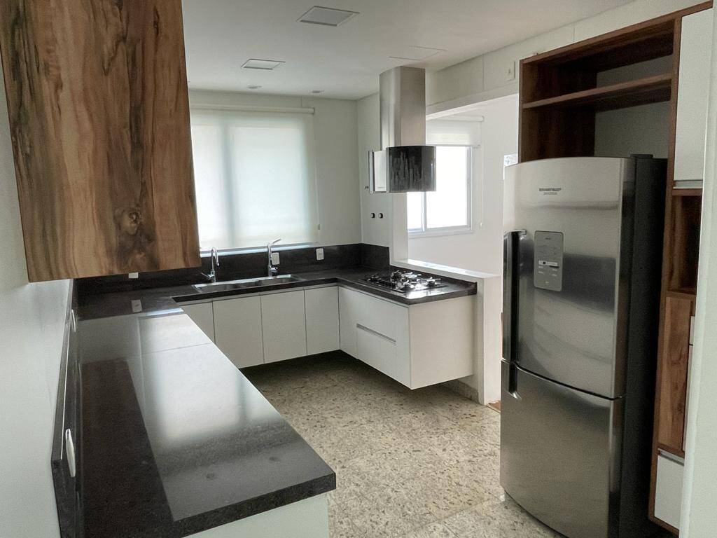 Apartamento para alugar com 4 quartos, 322m² - Foto 7