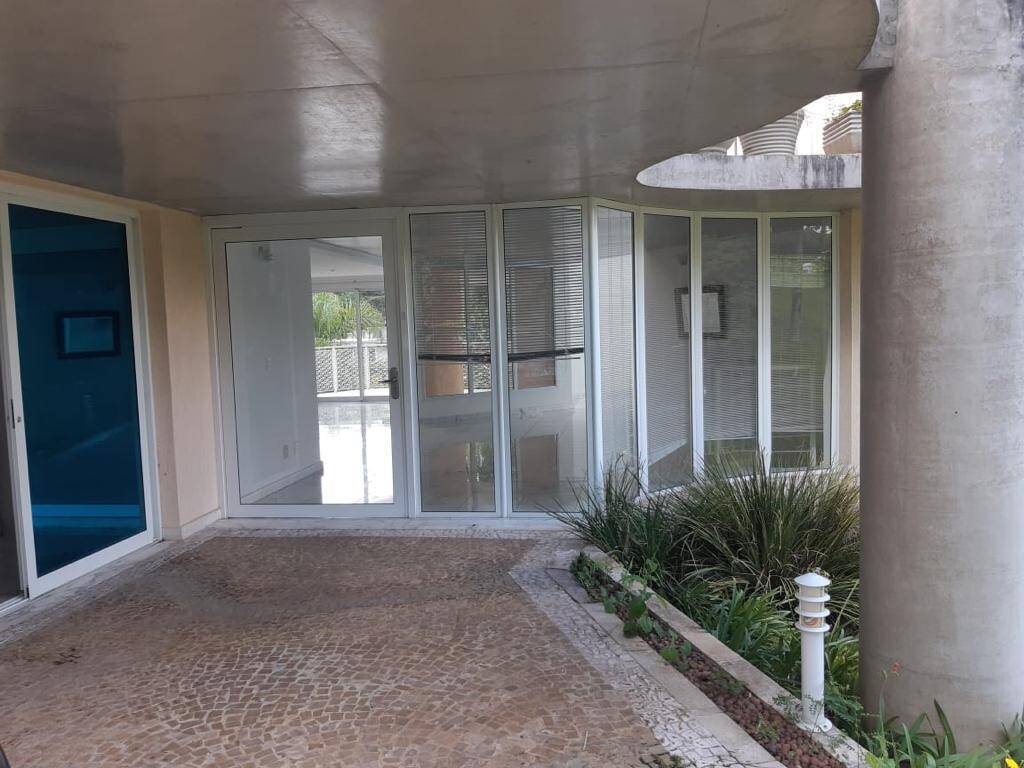 Casa para alugar com 4 quartos, 700m² - Foto 2