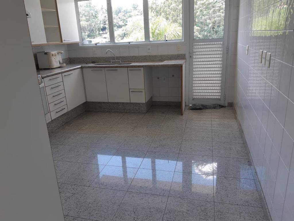 Casa para alugar com 4 quartos, 700m² - Foto 12