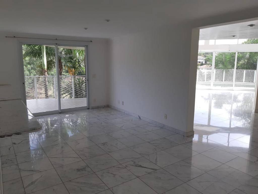 Casa para alugar com 4 quartos, 700m² - Foto 3