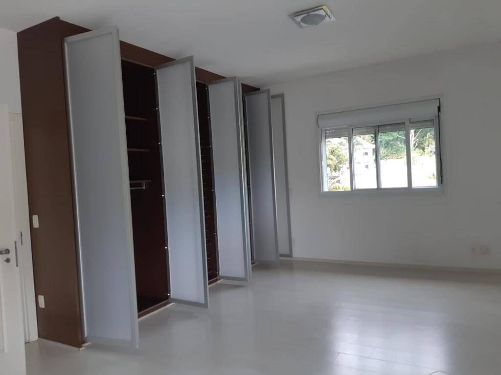 Casa para alugar com 4 quartos, 700m² - Foto 15