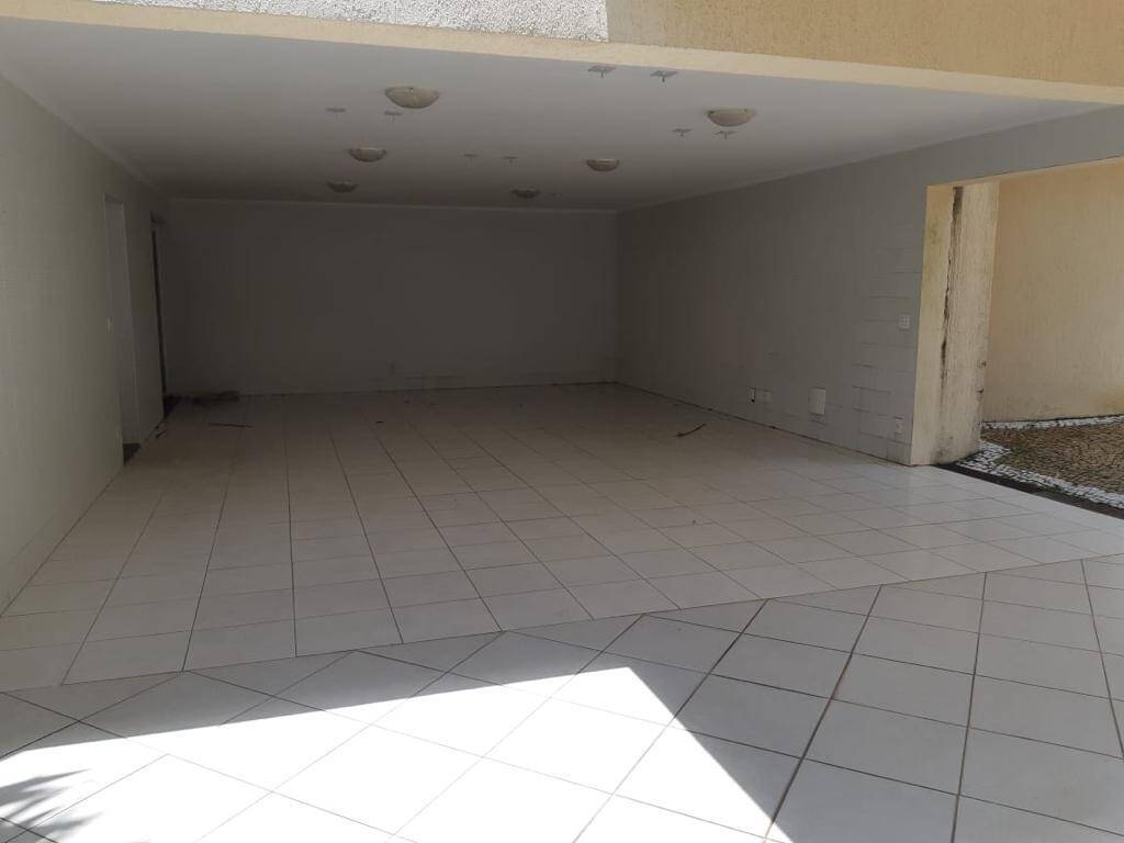 Casa para alugar com 4 quartos, 700m² - Foto 14