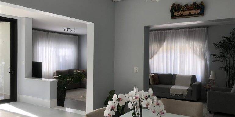 Casa para alugar com 4 quartos, 321m² - Foto 8