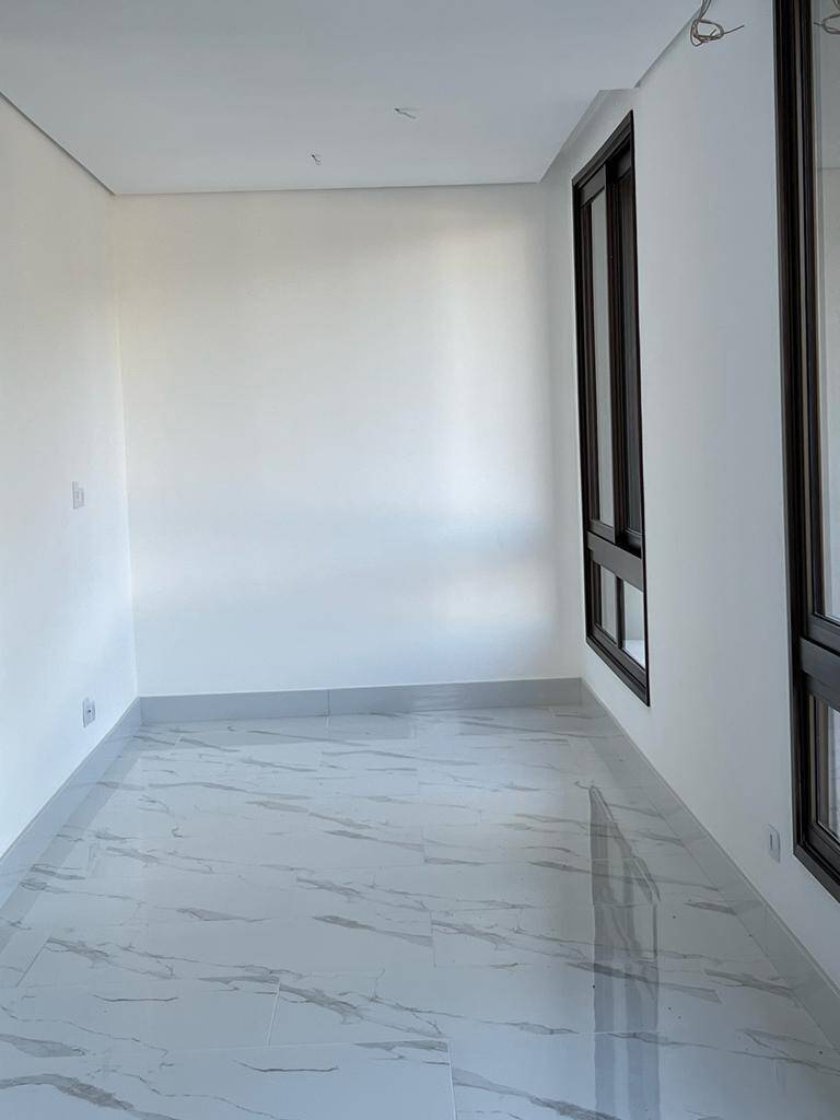 Casa à venda com 4 quartos, 420m² - Foto 4