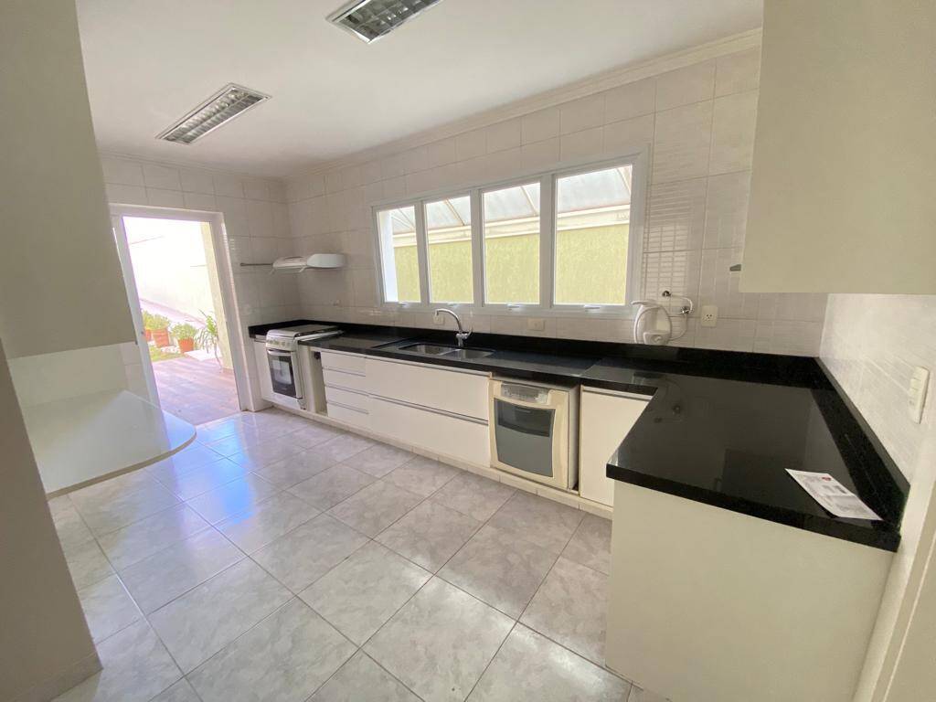 Casa para alugar com 4 quartos, 365m² - Foto 28