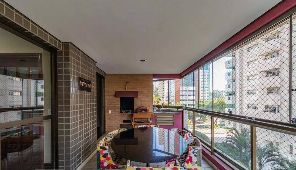 Apartamento à venda com 4 quartos, 288m² - Foto 1