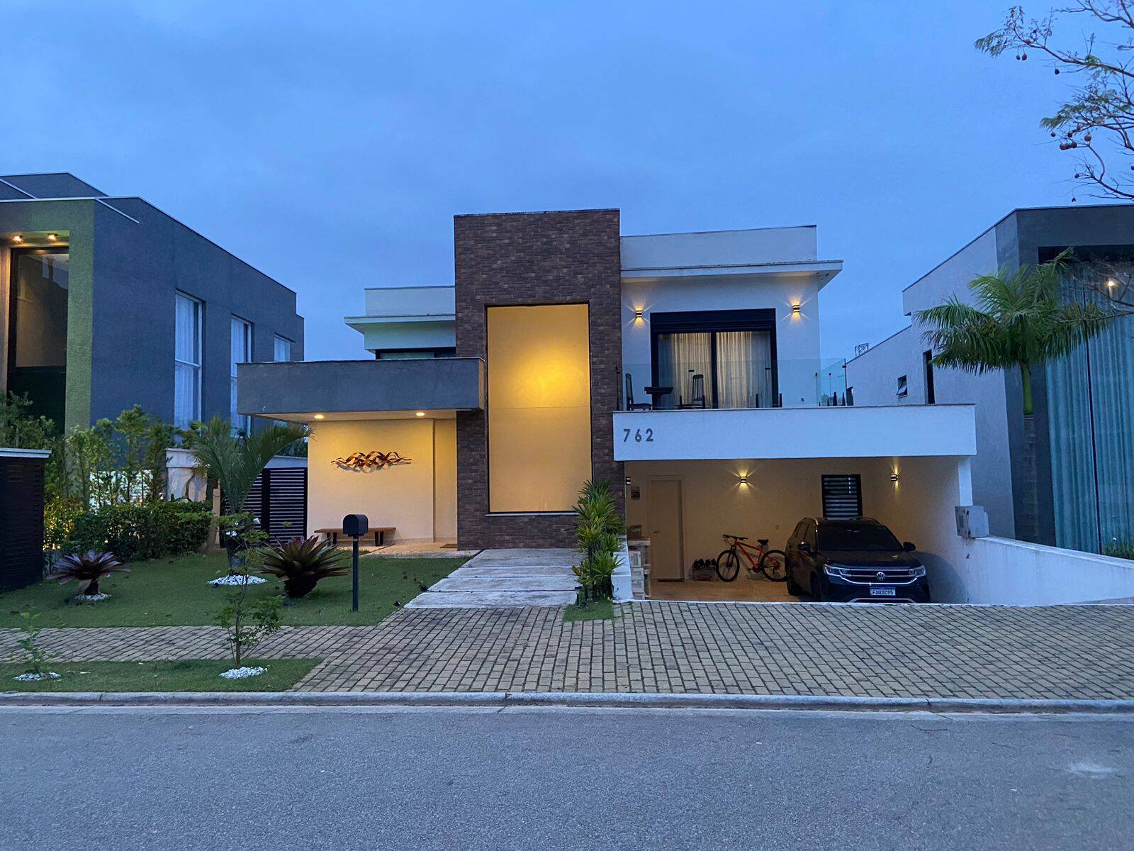 Casa de Condomínio à venda com 3 quartos, 320m² - Foto 1