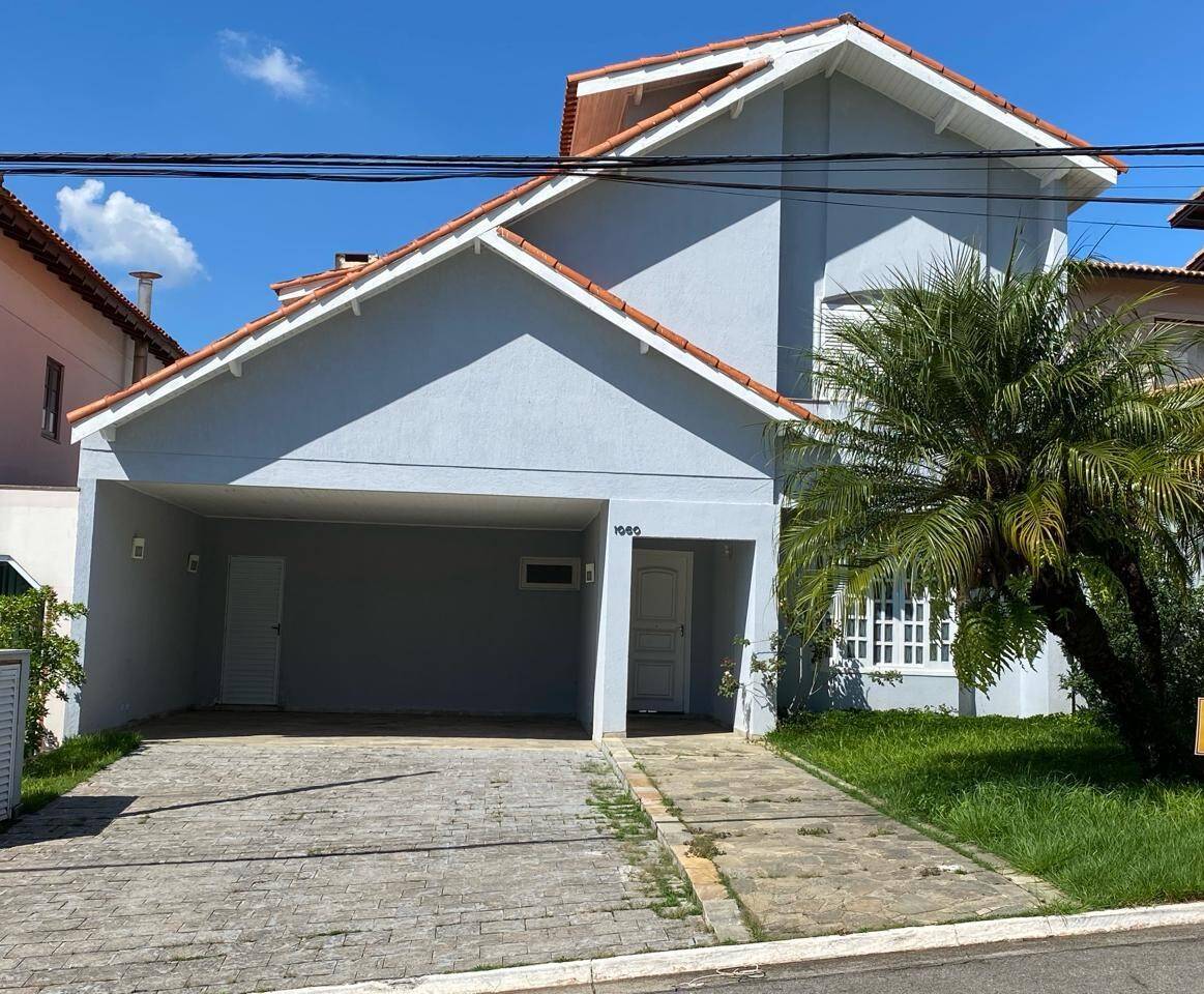 Casa para alugar com 4 quartos, 360m² - Foto 1