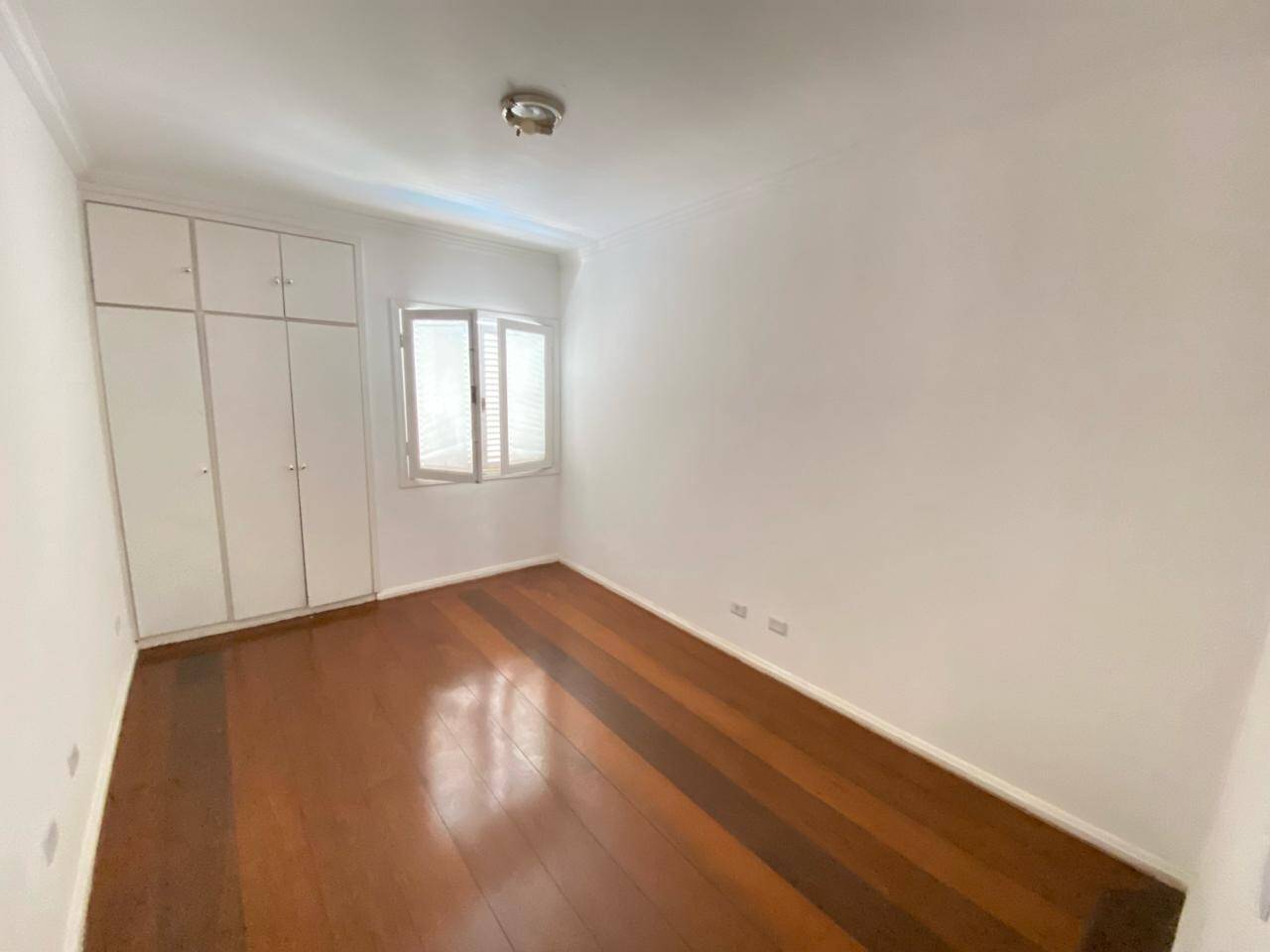 Casa para alugar com 4 quartos, 360m² - Foto 15