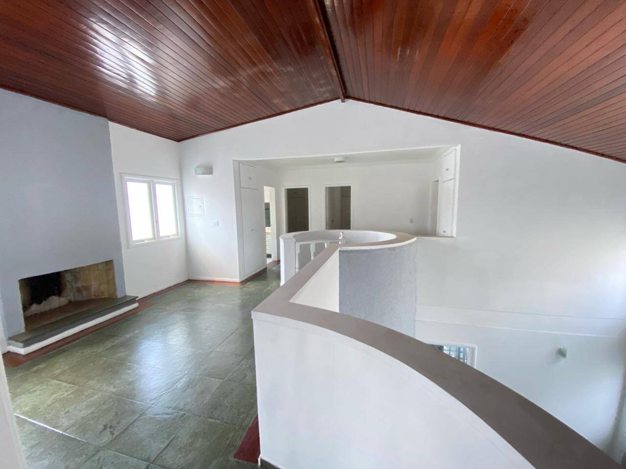 Casa para alugar com 4 quartos, 360m² - Foto 6