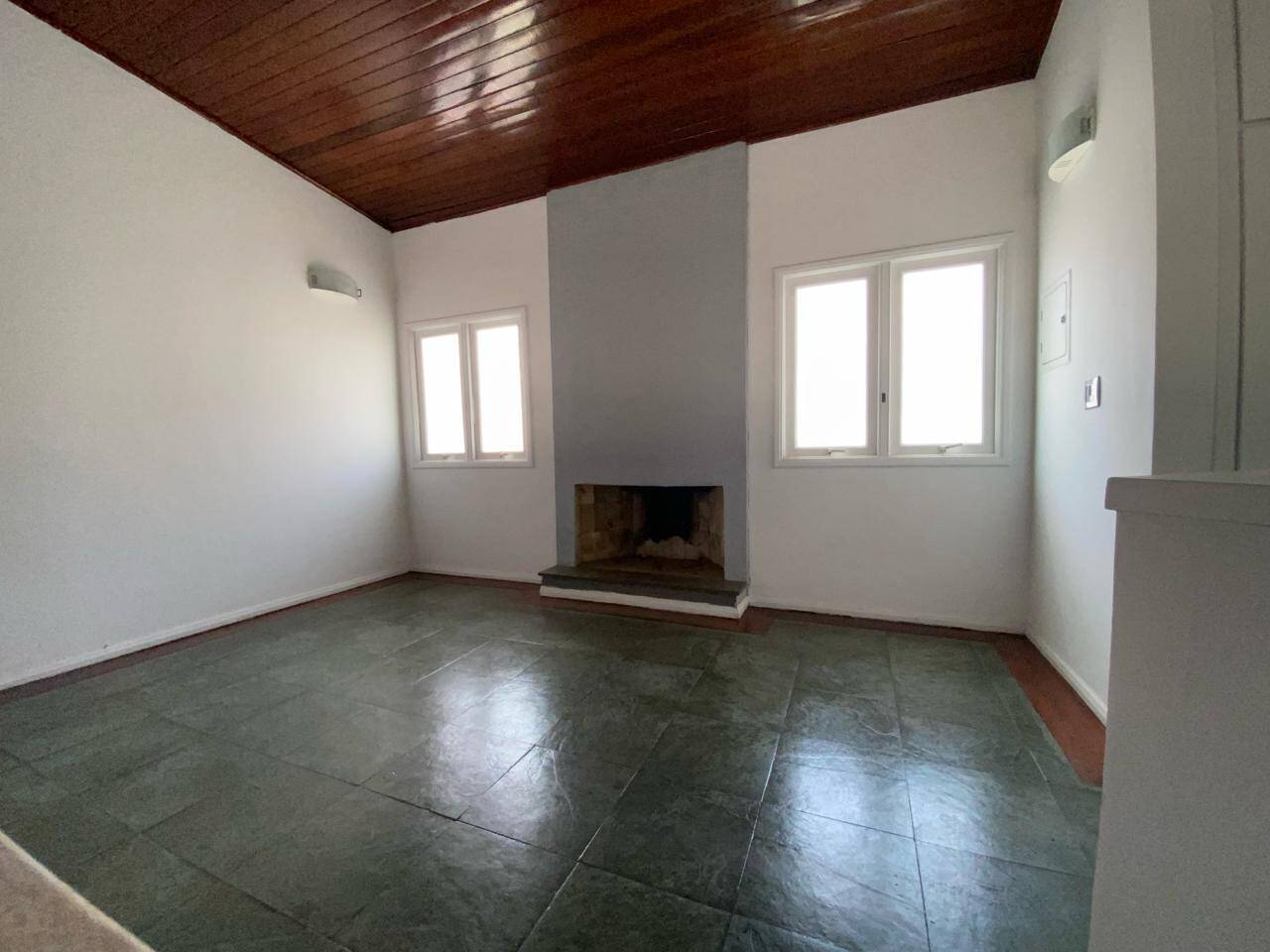 Casa para alugar com 4 quartos, 360m² - Foto 4