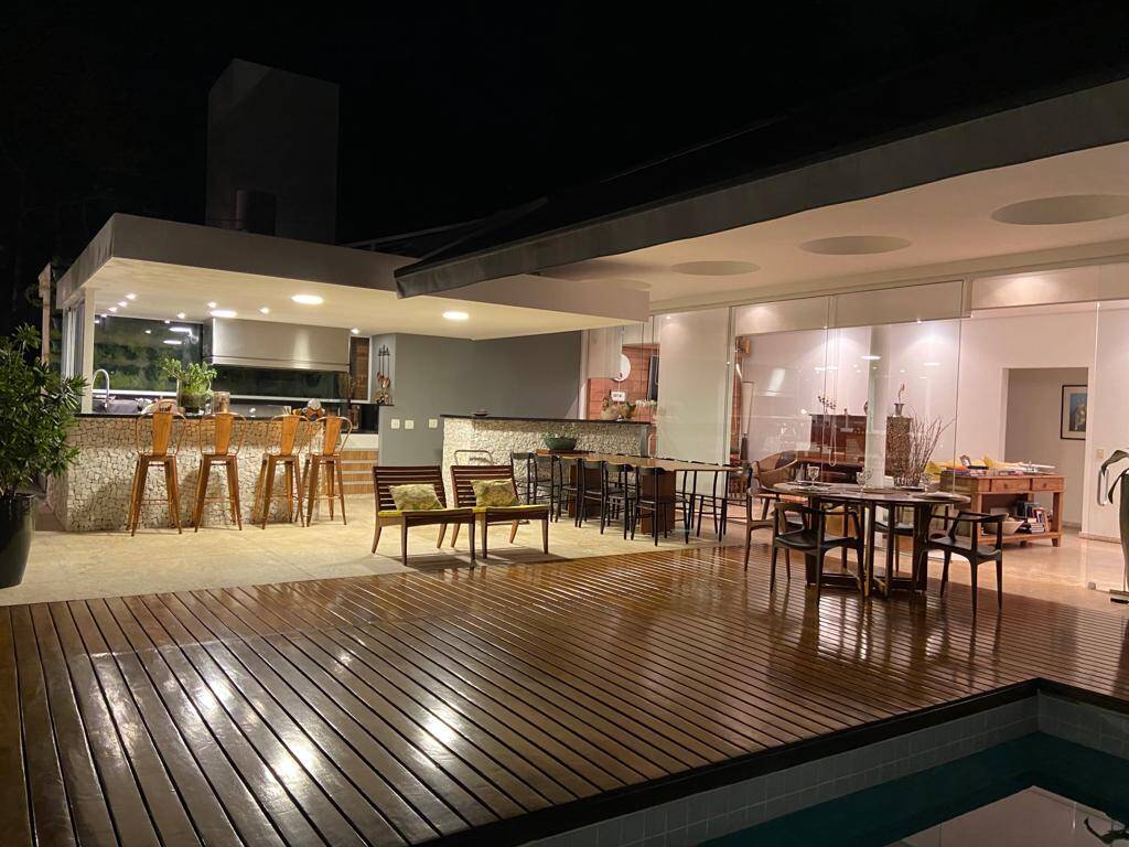 Casa à venda com 5 quartos, 1000m² - Foto 1