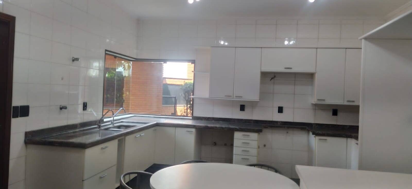 Casa para alugar com 4 quartos, 550m² - Foto 22