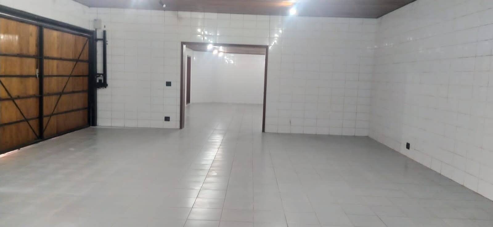 Casa para alugar com 4 quartos, 550m² - Foto 27