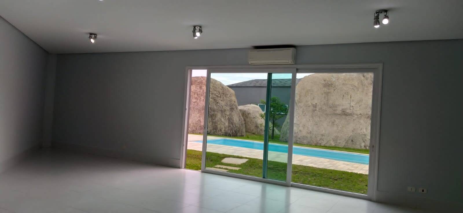 Casa para alugar com 4 quartos, 1500m² - Foto 2