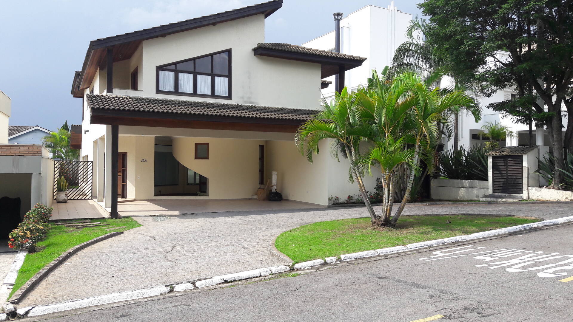 Casa para alugar com 4 quartos, 472m² - Foto 1