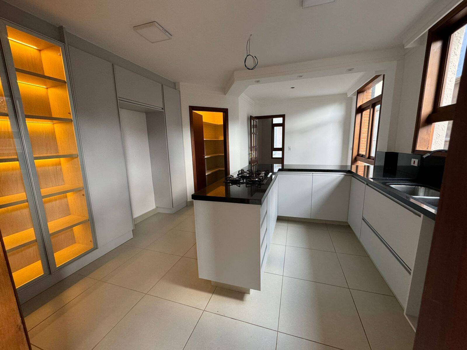 Casa à venda com 4 quartos, 380m² - Foto 7