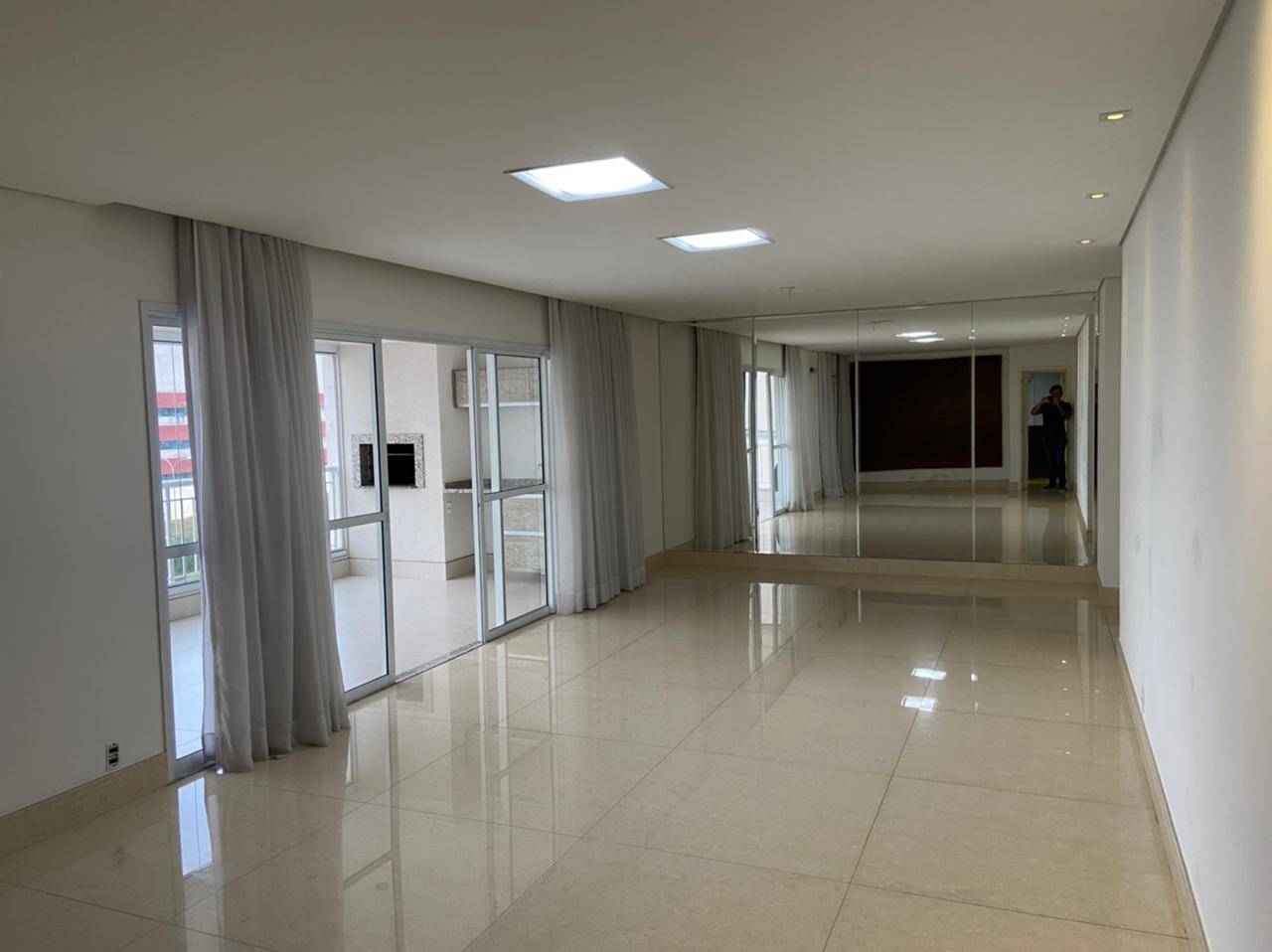 Apartamento à venda com 3 quartos, 158m² - Foto 1