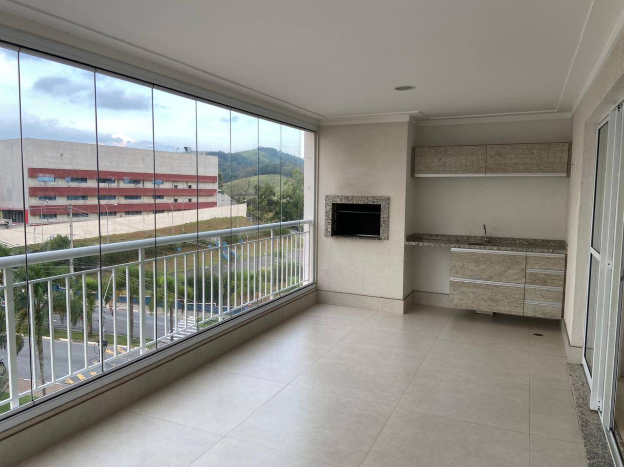 Apartamento à venda com 3 quartos, 158m² - Foto 2