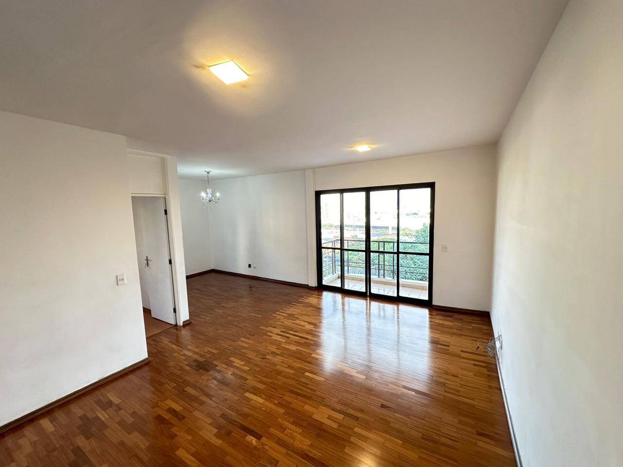 Apartamento à venda com 2 quartos, 80m² - Foto 2