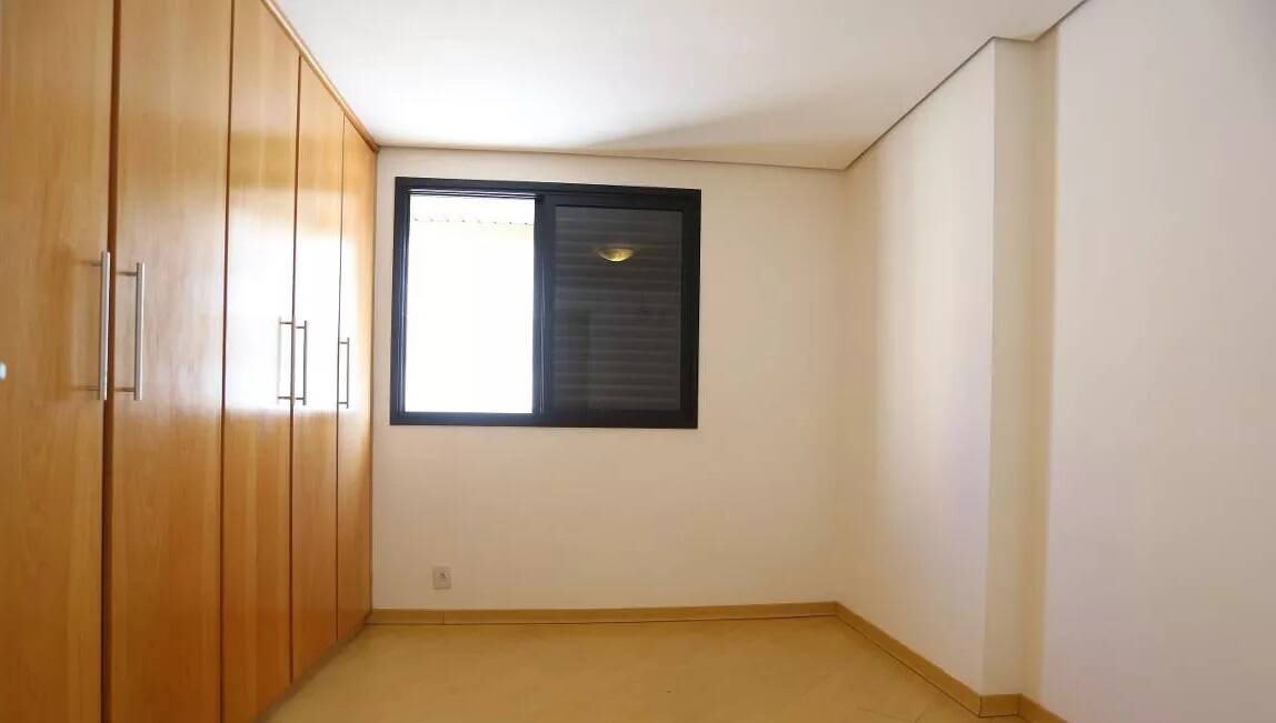 Apartamento para alugar com 2 quartos, 75m² - Foto 13