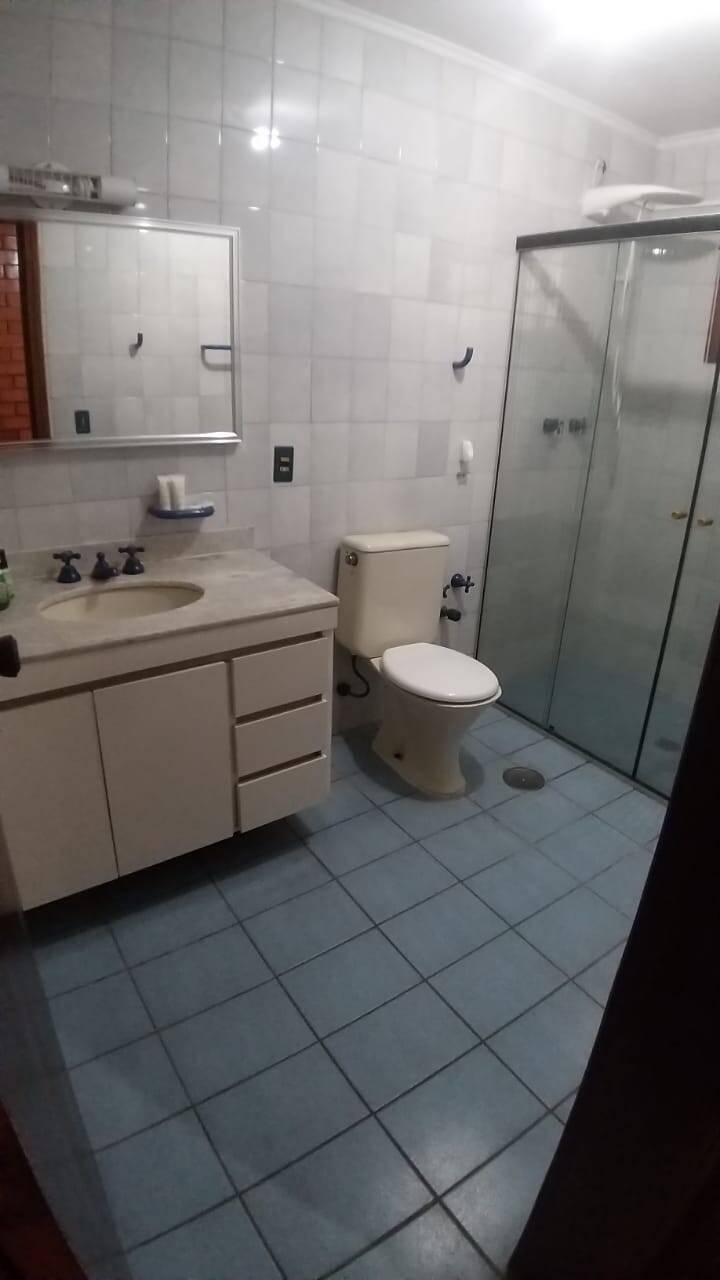 Casa para alugar com 4 quartos, 353m² - Foto 21