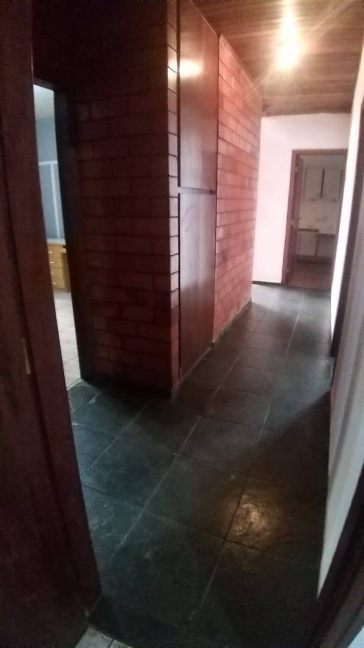 Casa para alugar com 4 quartos, 353m² - Foto 26