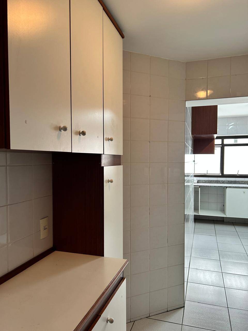 Apartamento para alugar com 3 quartos, 95m² - Foto 11