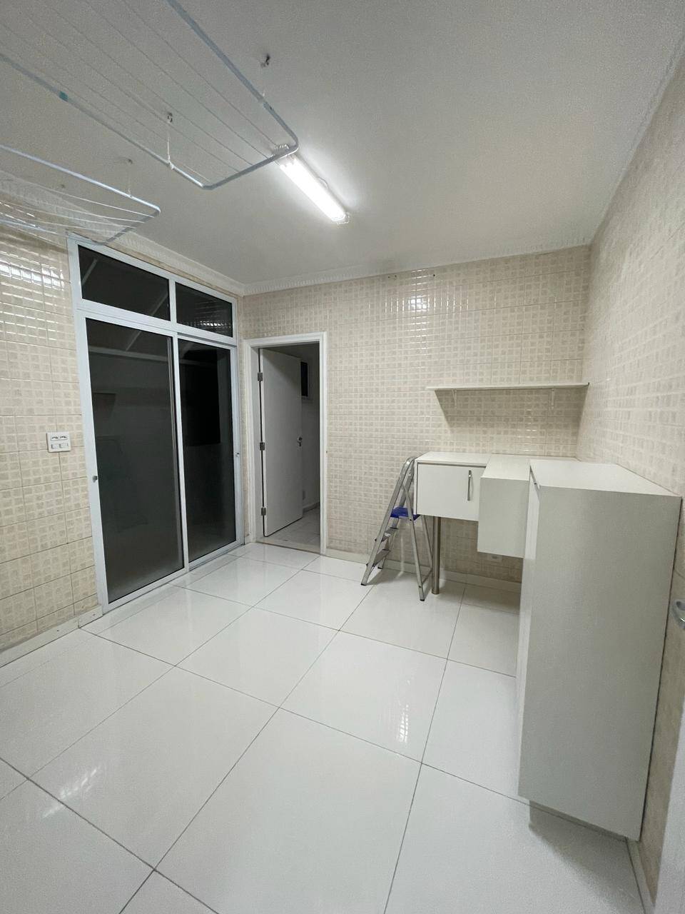 Casa para alugar com 3 quartos, 350m² - Foto 9