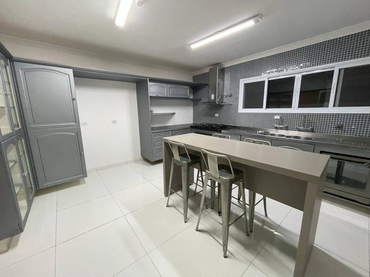 Casa para alugar com 3 quartos, 350m² - Foto 5