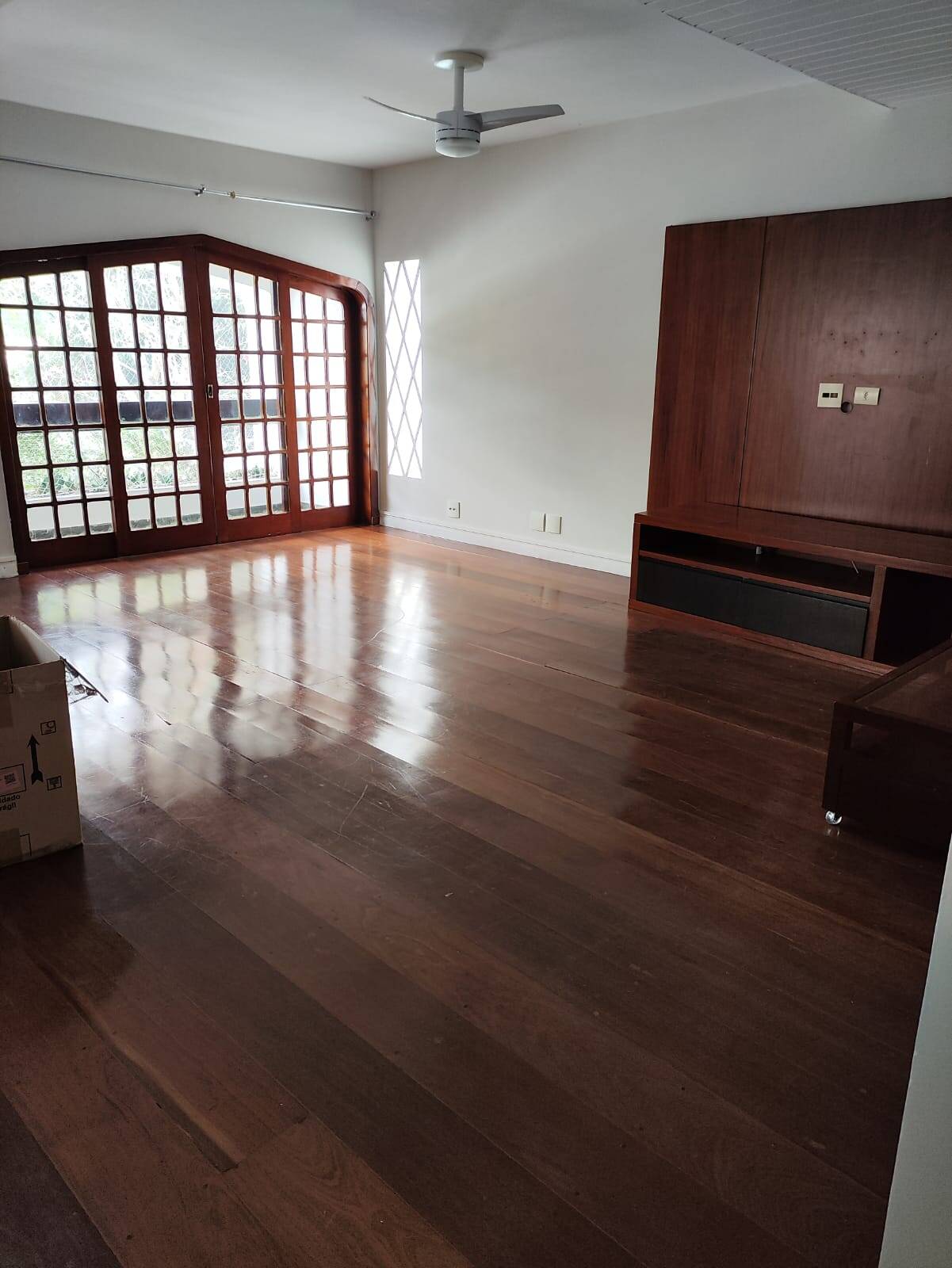 Casa para alugar com 3 quartos, 360m² - Foto 8