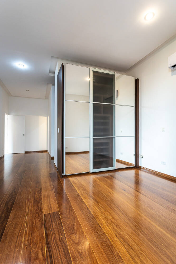 Casa para alugar com 4 quartos, 403m² - Foto 14