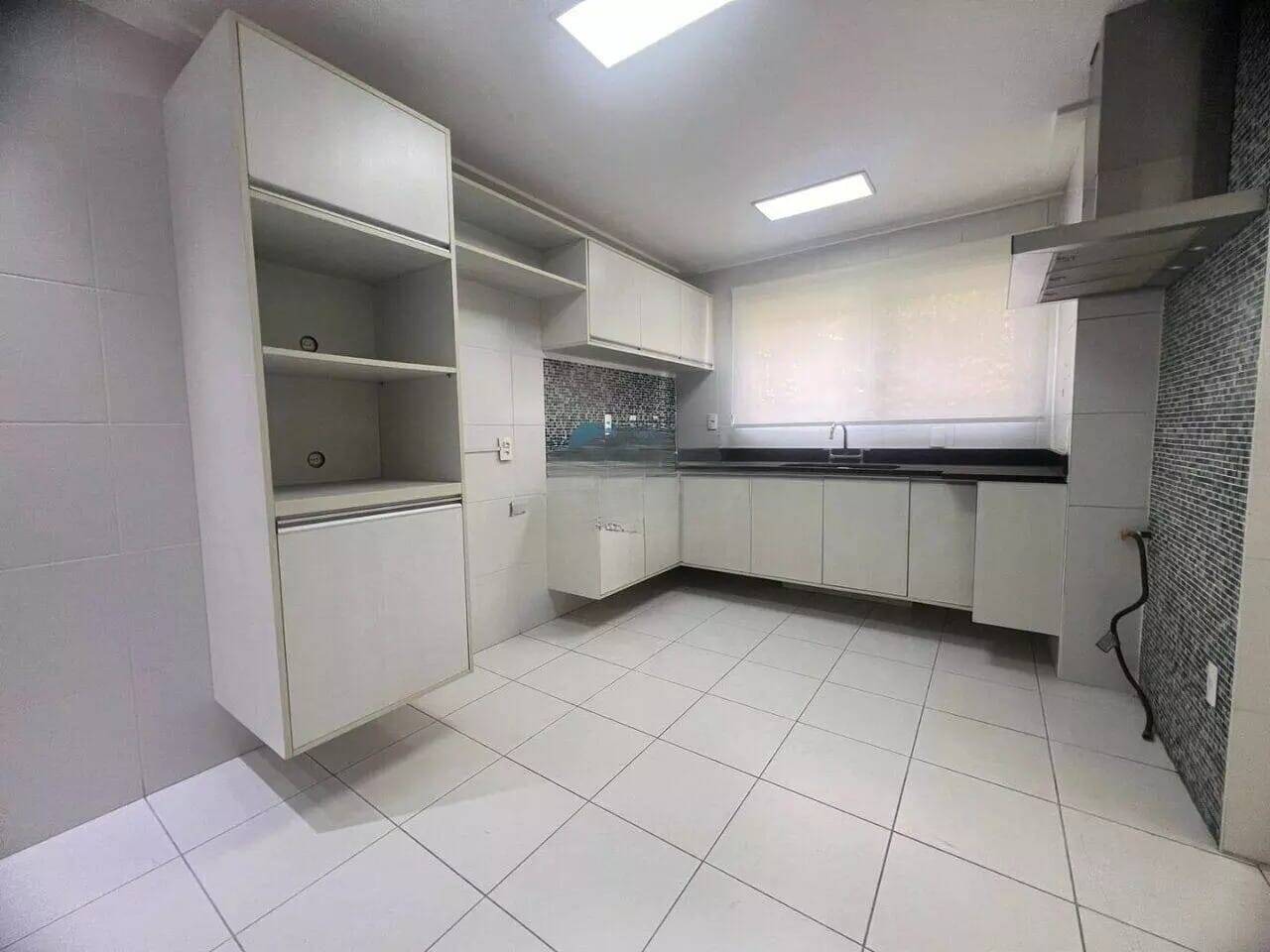 Apartamento à venda com 3 quartos, 220m² - Foto 9