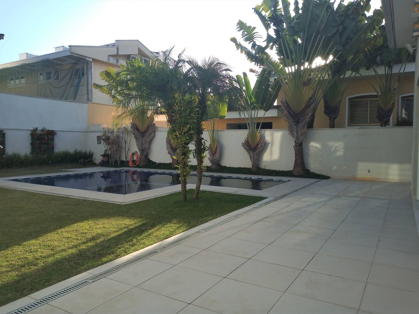 Casa à venda com 4 quartos, 720m² - Foto 1