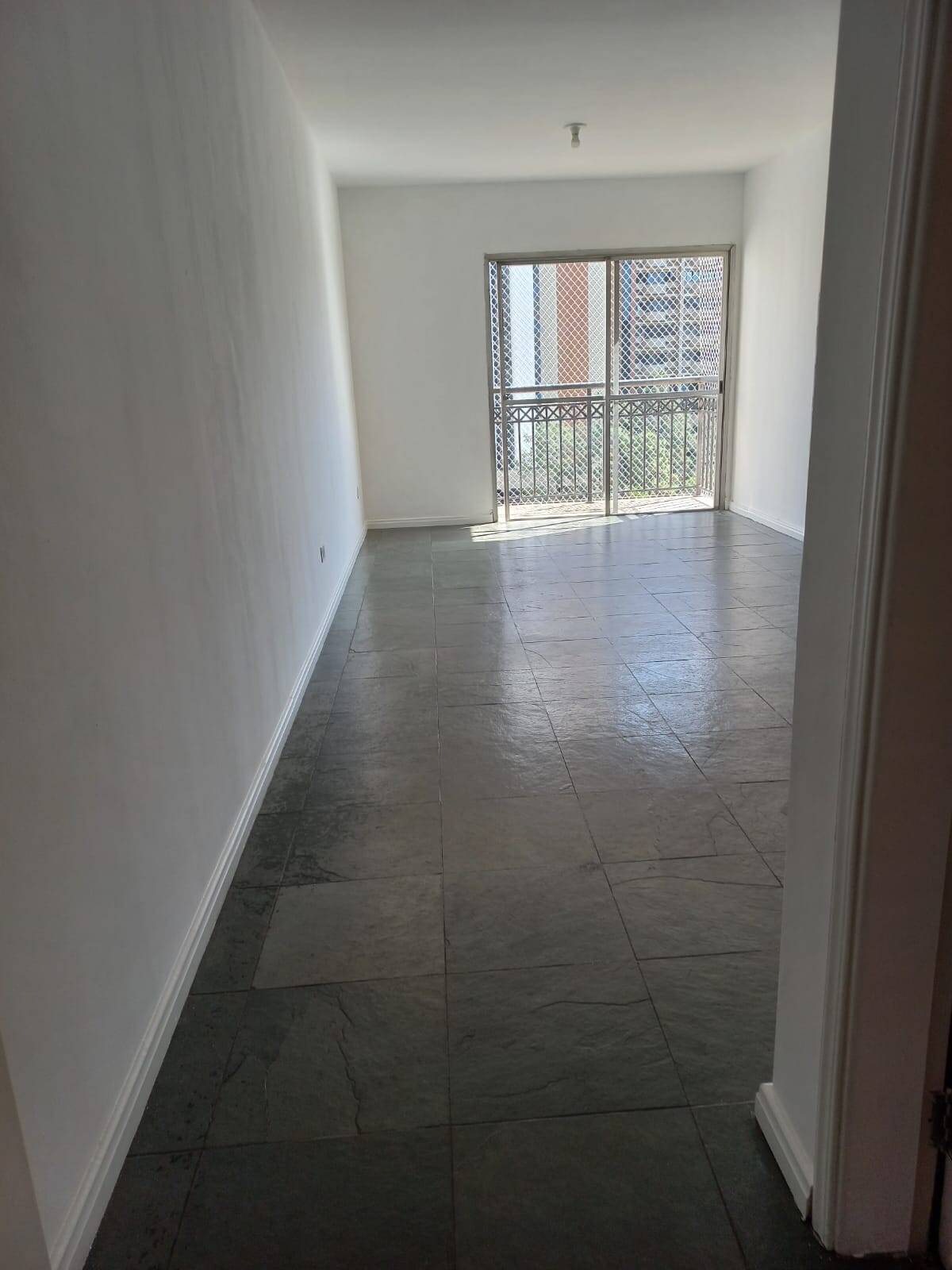 Apartamento para alugar com 3 quartos, 95m² - Foto 11