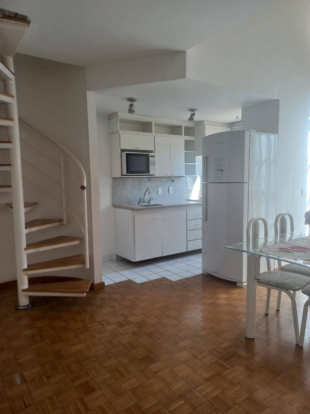 Apartamento para alugar com 1 quarto, 63m² - Foto 11