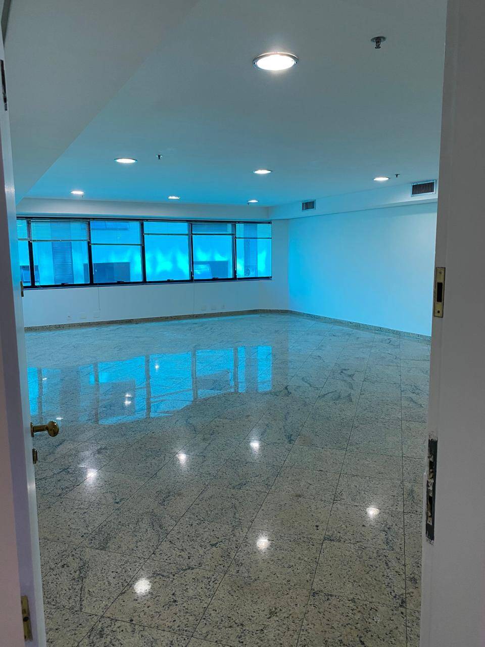 Conjunto Comercial-Sala para alugar, 77m² - Foto 2