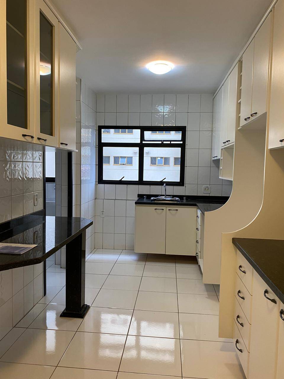 Apartamento para alugar com 3 quartos, 170m² - Foto 17