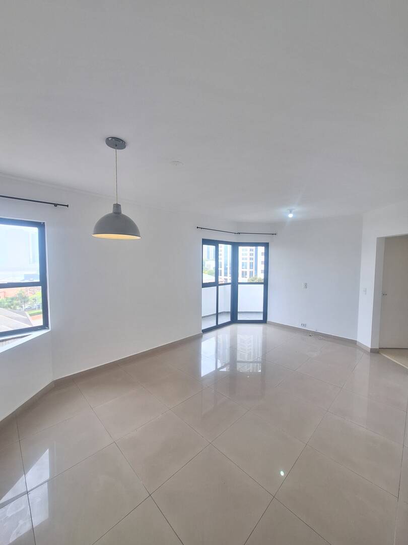 Apartamento para alugar com 3 quartos, 109m² - Foto 1