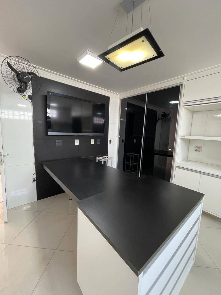 Casa de Condomínio para alugar com 4 quartos, 365m² - Foto 10