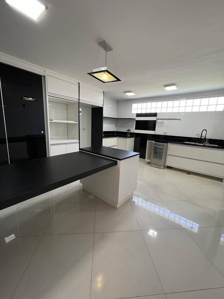 Casa de Condomínio para alugar com 4 quartos, 365m² - Foto 9