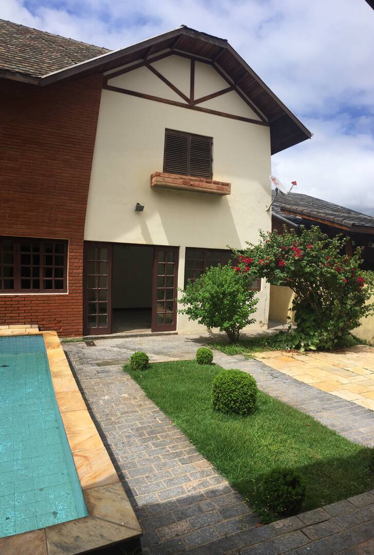 Casa à venda e aluguel com 4 quartos, 360m² - Foto 2