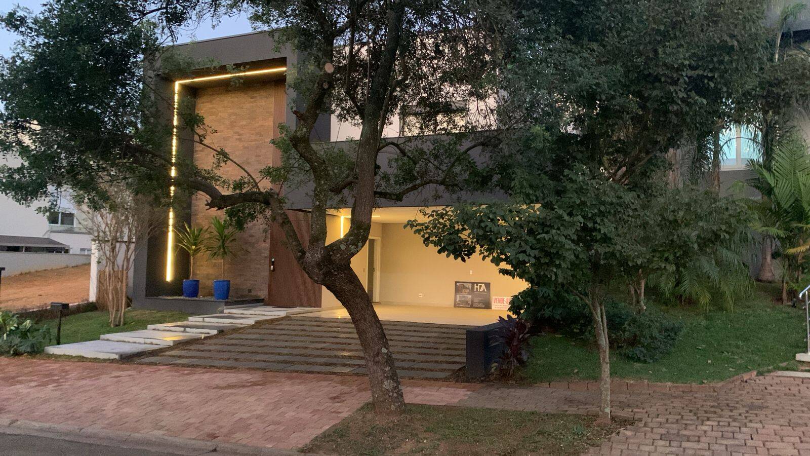 Casa à venda com 4 quartos, 399m² - Foto 2