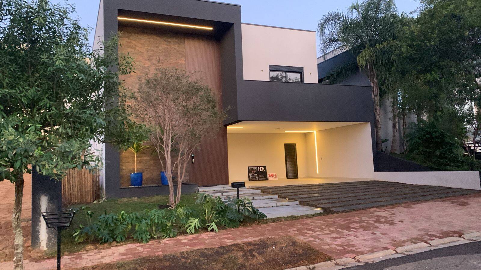 Casa à venda com 4 quartos, 399m² - Foto 1