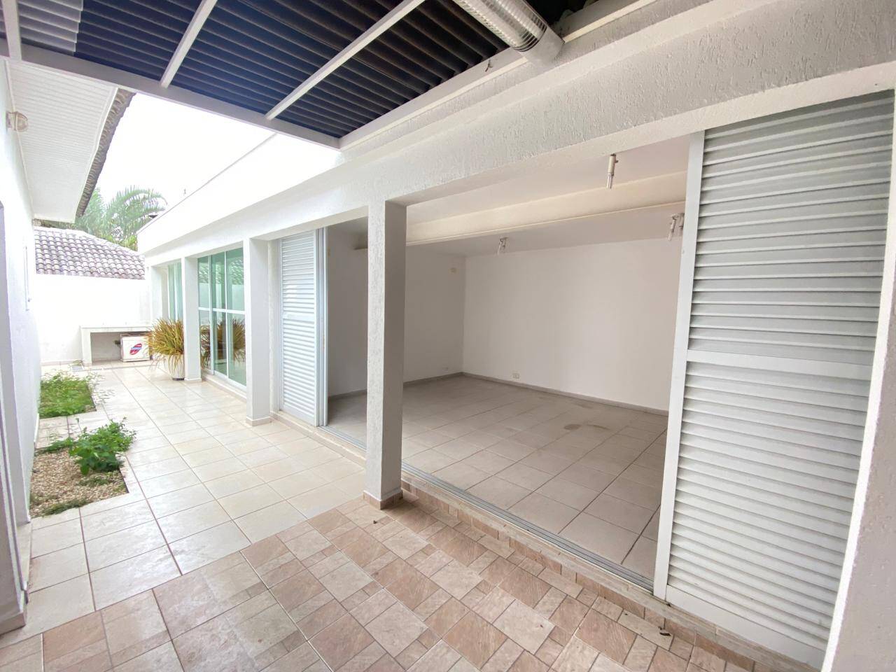 Casa à venda e aluguel com 3 quartos, 340m² - Foto 4