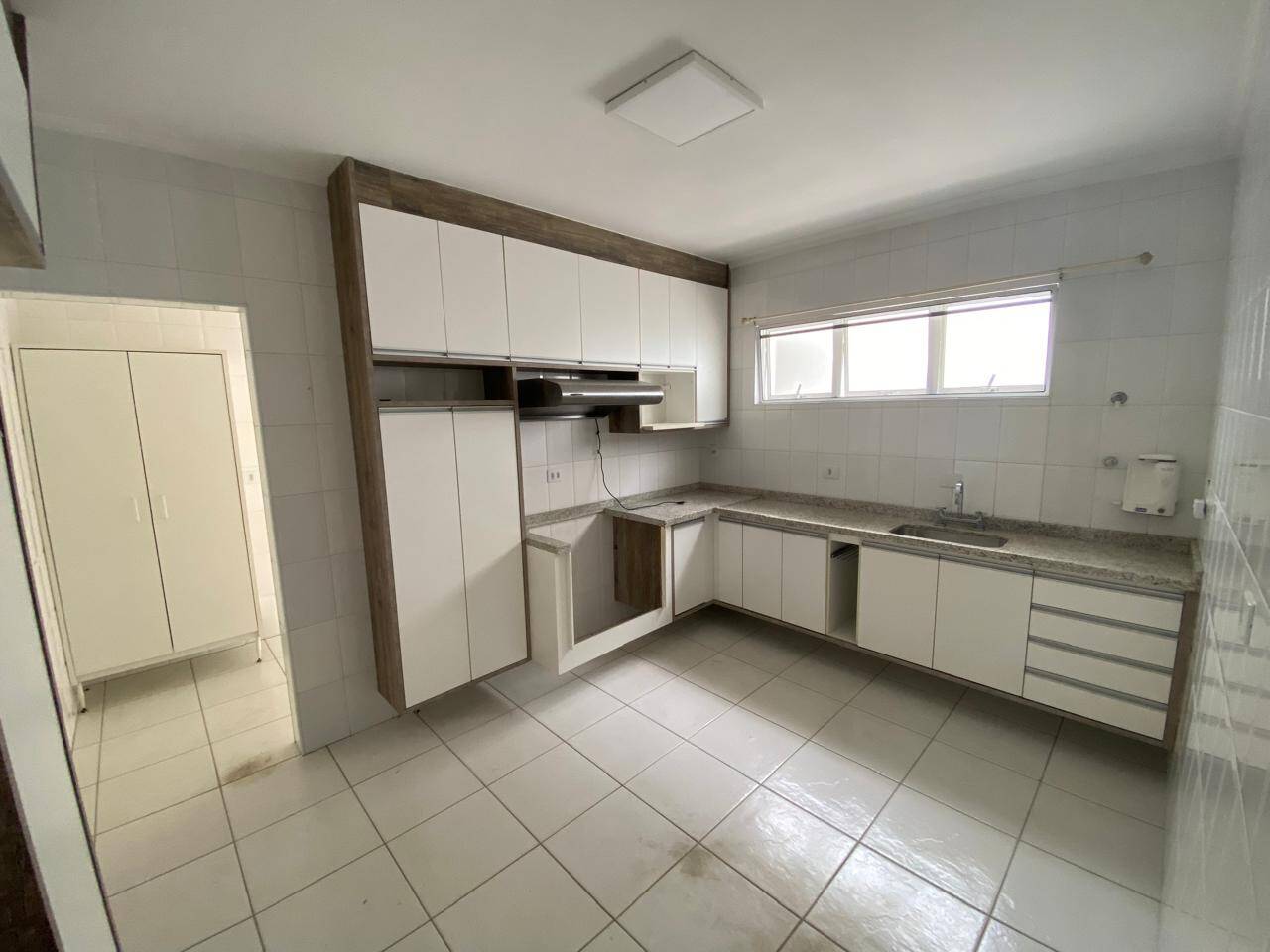 Casa à venda e aluguel com 3 quartos, 340m² - Foto 14