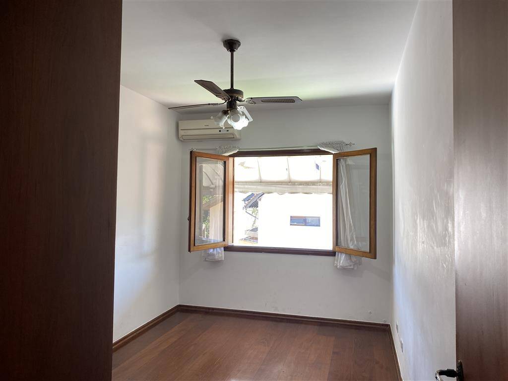 Casa para alugar com 3 quartos, 318m² - Foto 11